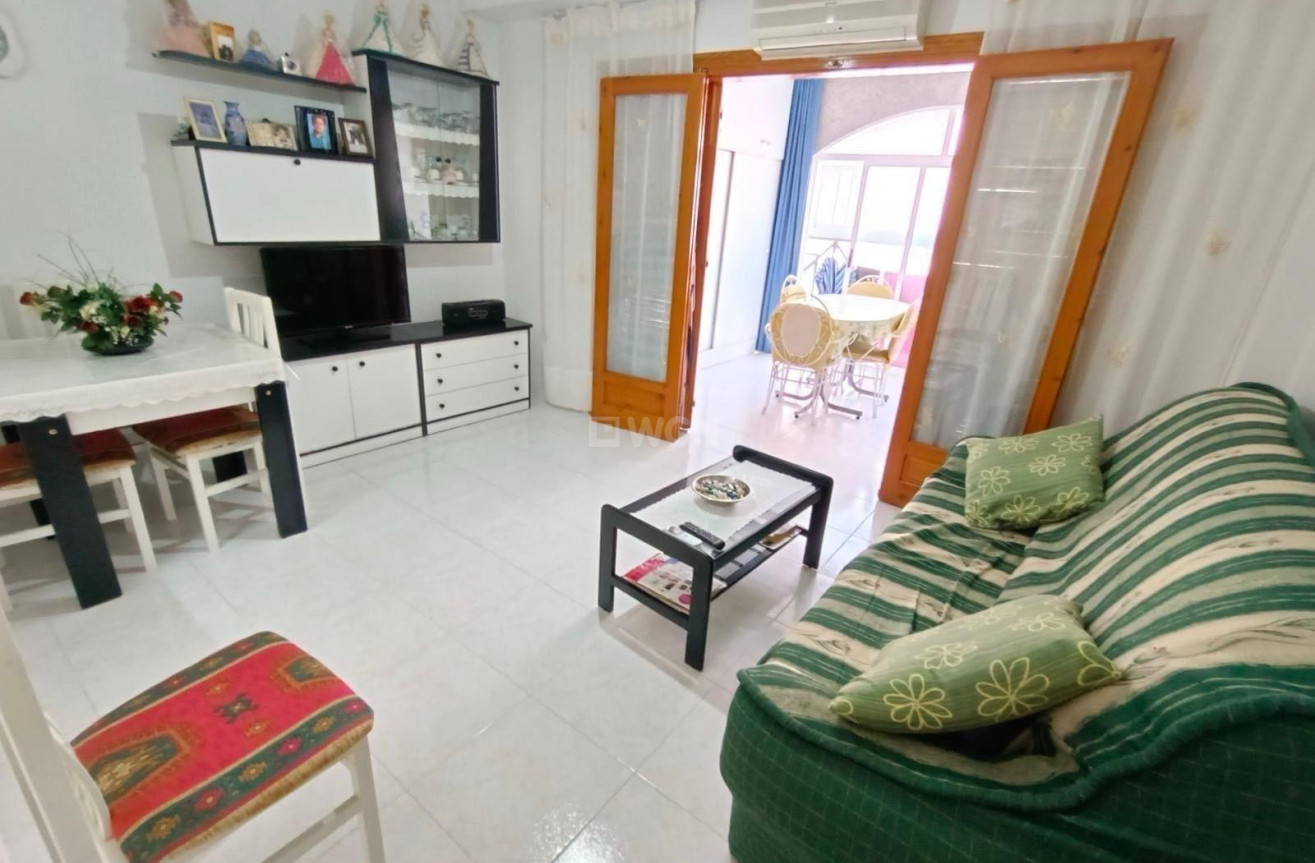 Resale - Apartment / flat - Torrevieja - Estacion De Autobuses