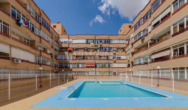 Resale - Apartment / flat - Torrevieja - Centro