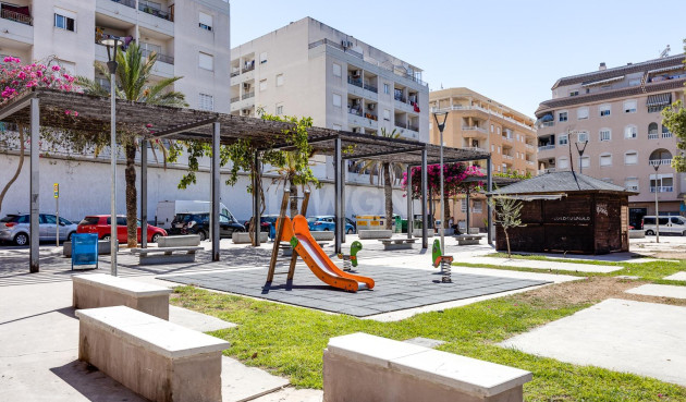 Resale - Apartment / flat - Torrevieja - Centro