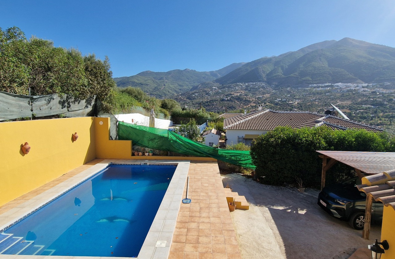 Resale - Villa - Alcaucín - Inland