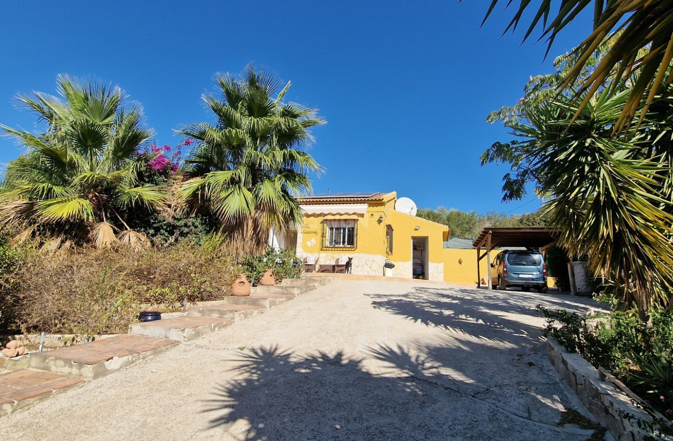 Resale - Villa - Alcaucín - Inland