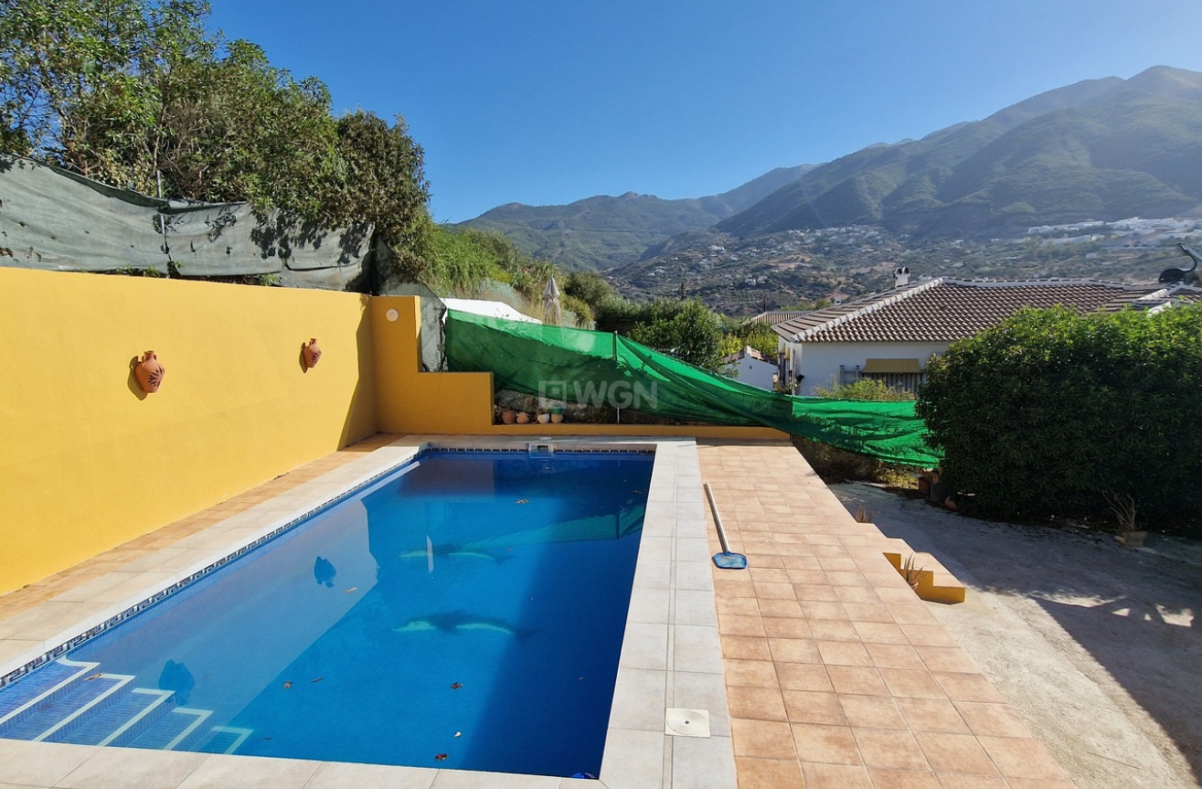 Resale - Villa - Alcaucín - Inland