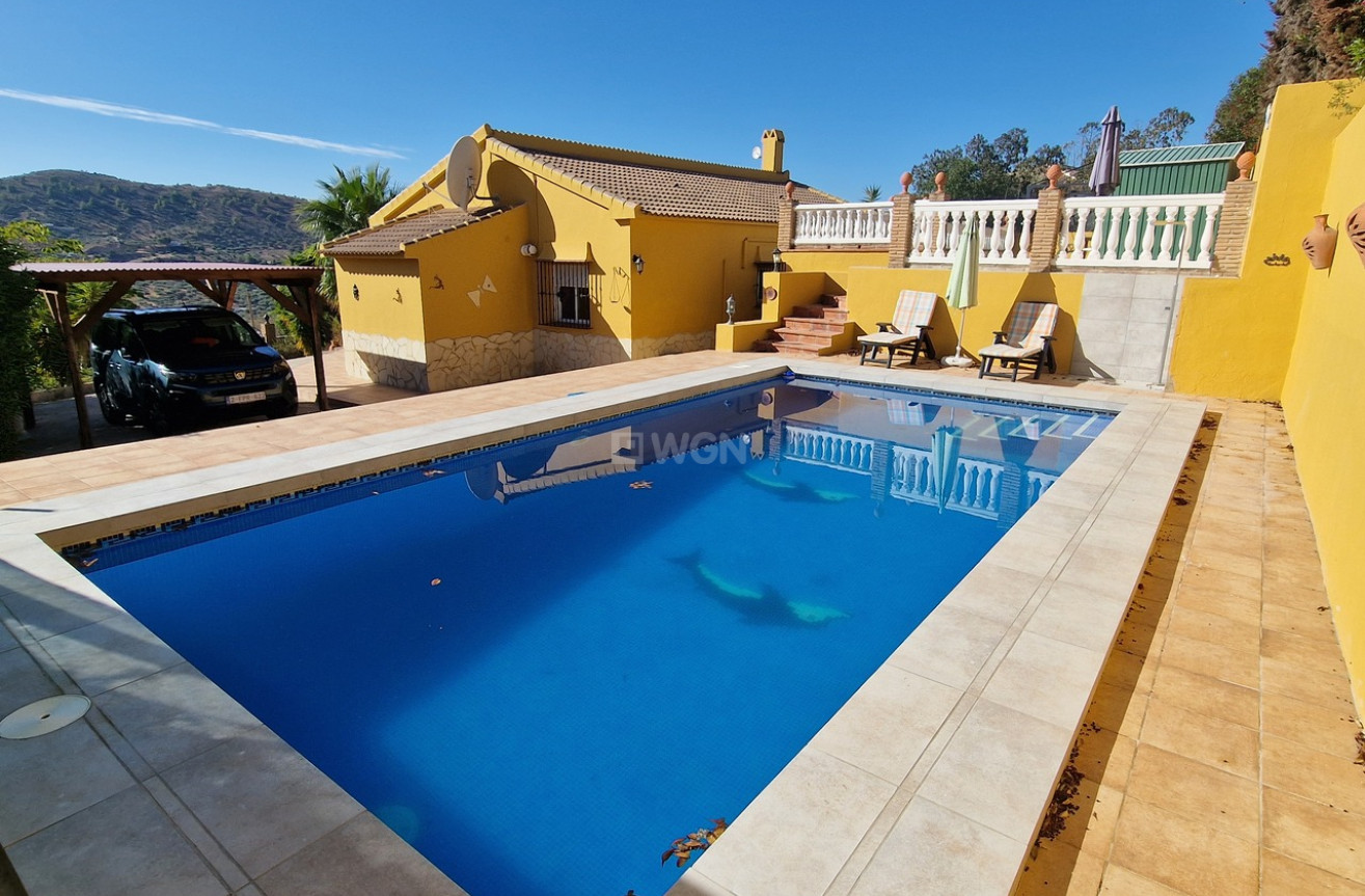 Resale - Villa - Alcaucín - Inland