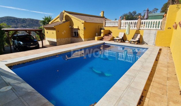 Resale - Villa - Alcaucín - Inland