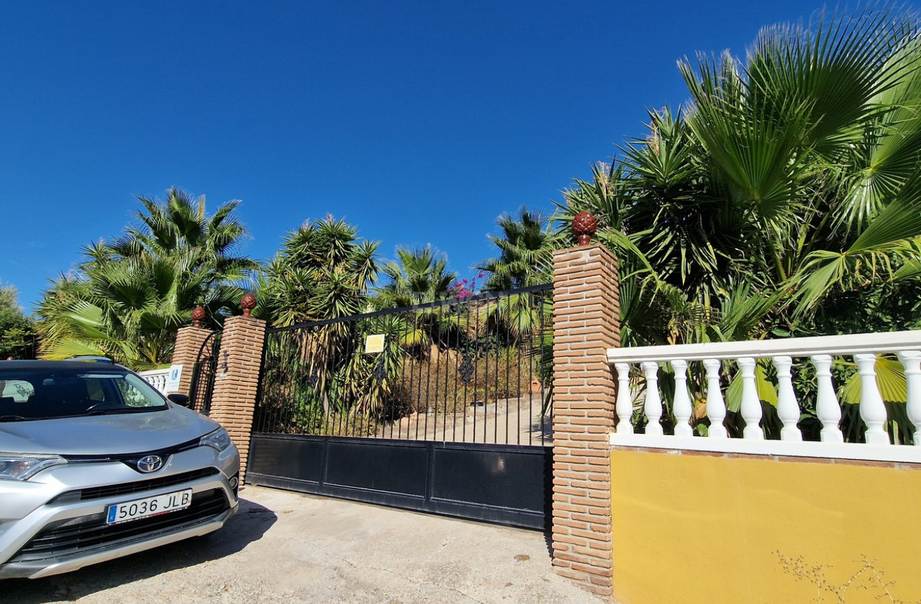 Resale - Villa - Alcaucín - Inland