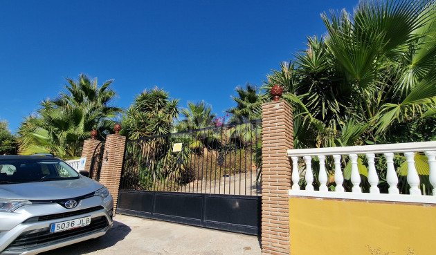 Resale - Villa - Alcaucín - Inland