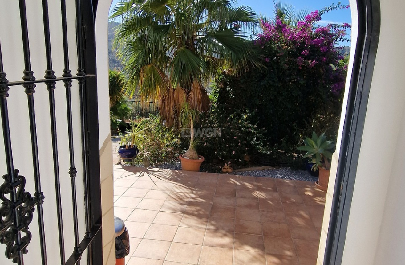 Resale - Villa - Alcaucín - Inland