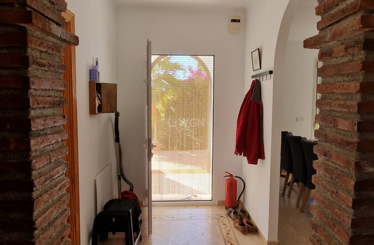 Resale - Villa - Alcaucín - Inland