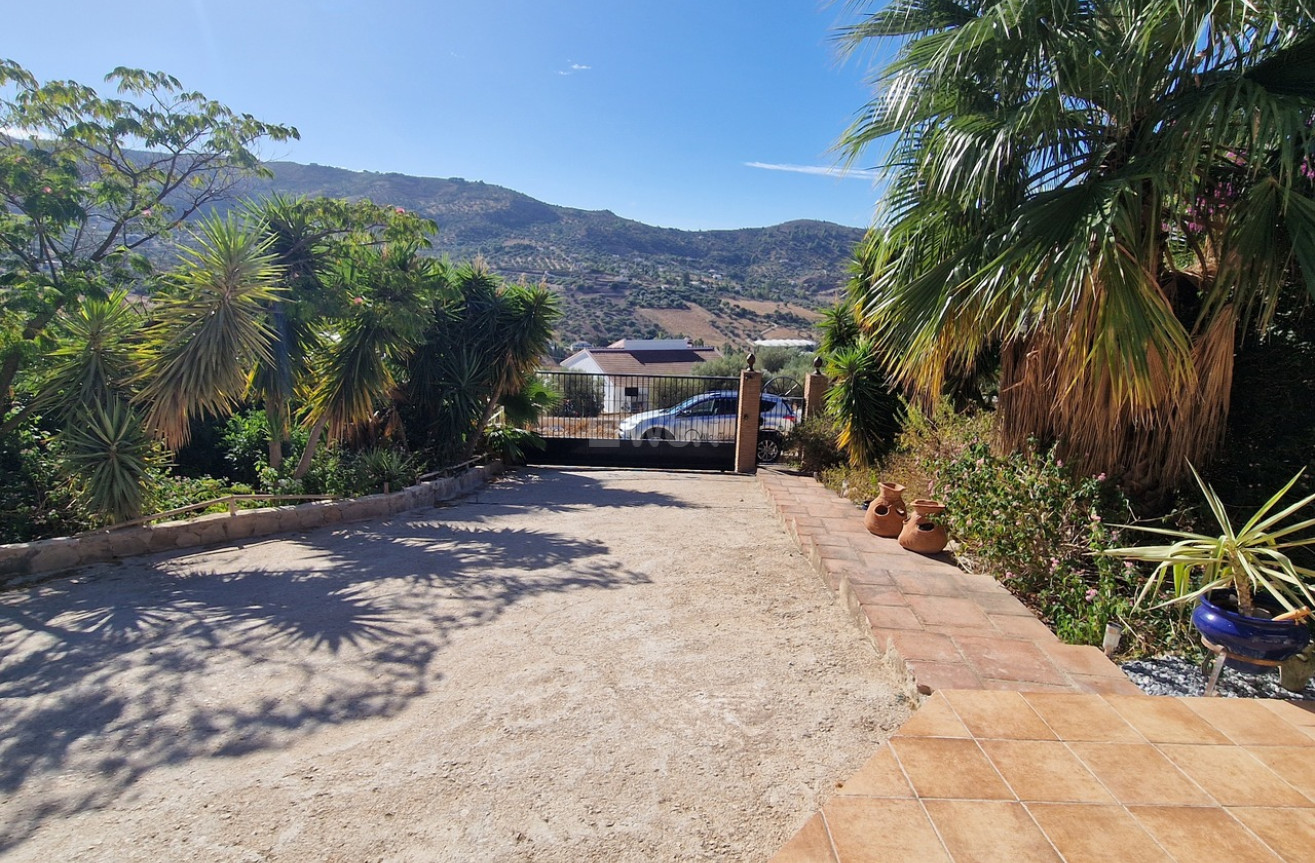 Resale - Villa - Alcaucín - Inland