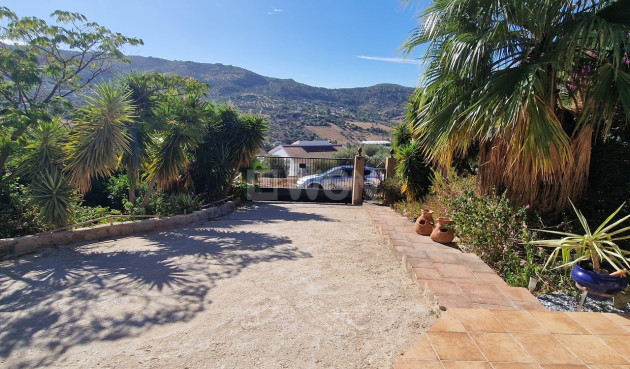 Resale - Villa - Alcaucín - Inland