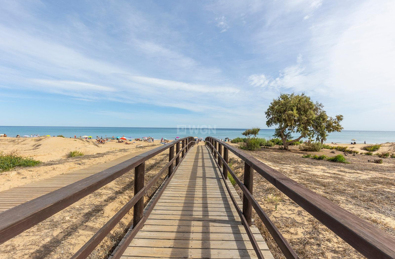 Odsprzedaż - Mieszkanie w bloku - Torrevieja - La Mata