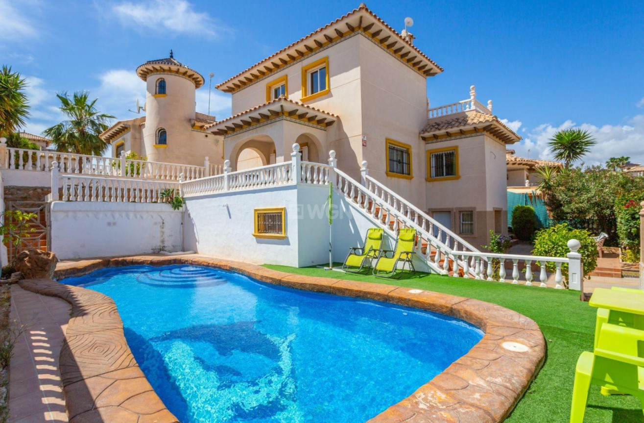 Resale - Villa - Orihuela Costa - La Zenia