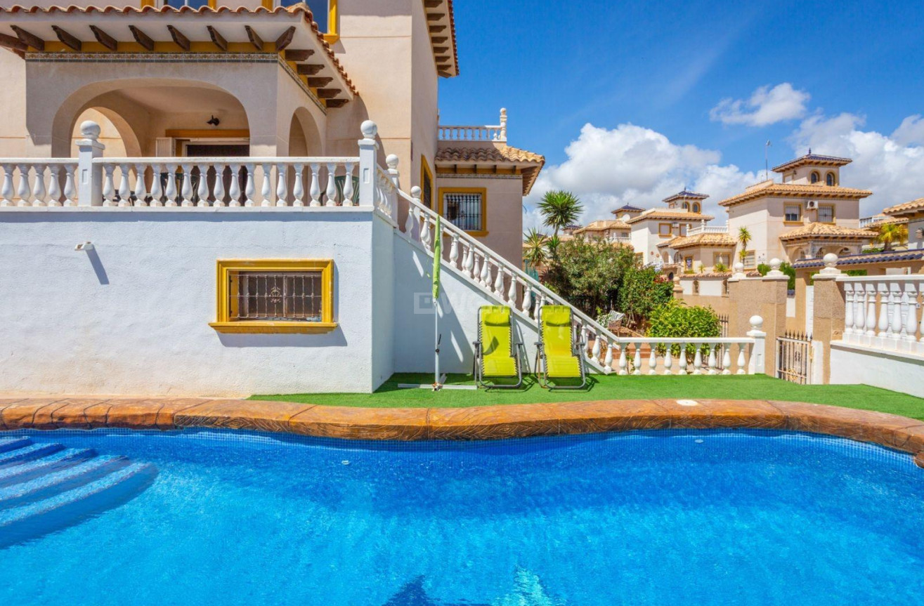 Odsprzedaż - Villa - Orihuela Costa - La Zenia