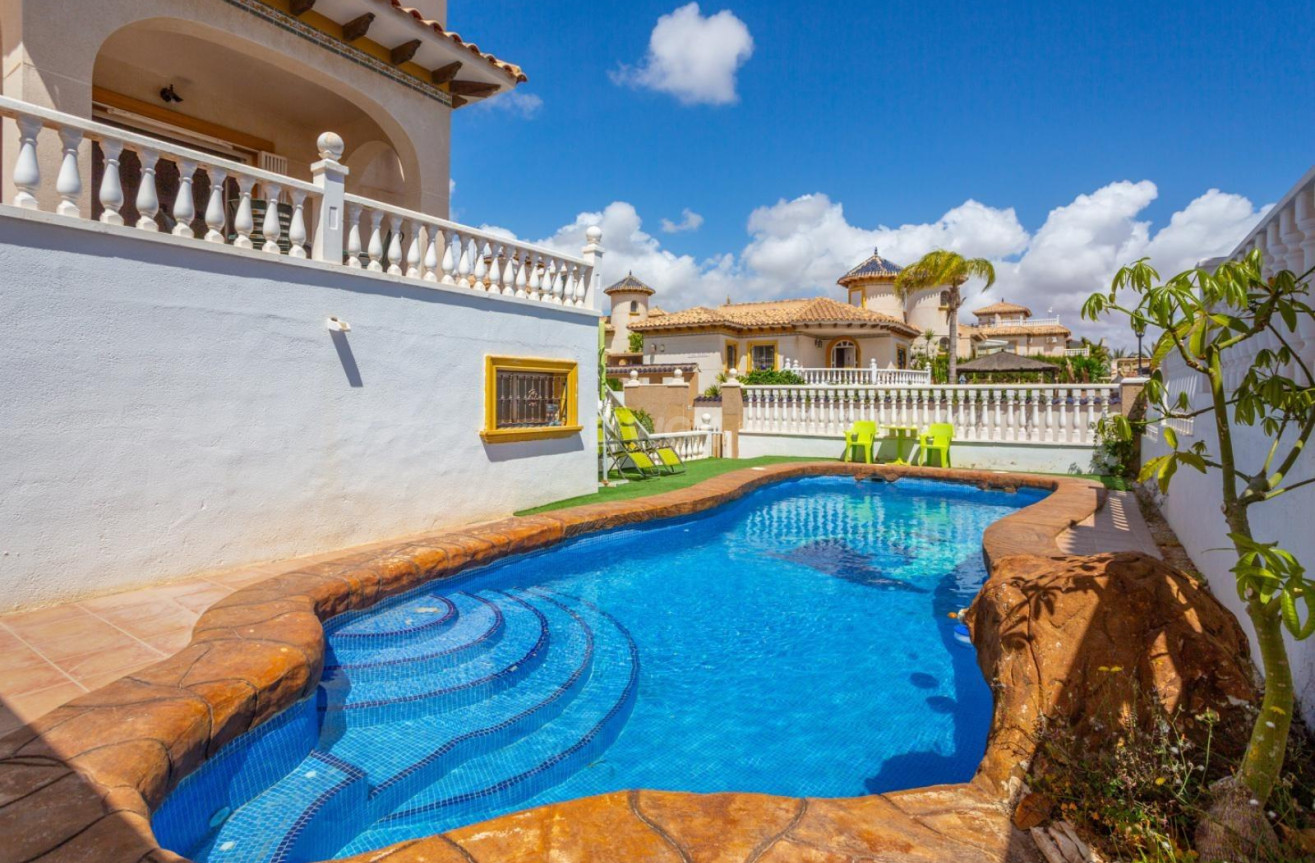 Resale - Villa - Orihuela Costa - La Zenia