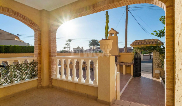 Resale - Villa - Orihuela Costa - La Florida