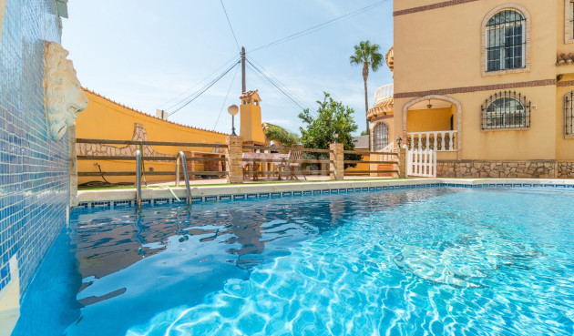 Resale - Villa - Orihuela Costa - La Florida