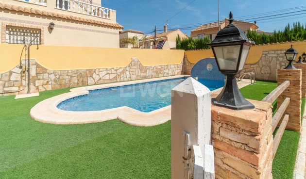 Resale - Villa - Orihuela Costa - La Florida