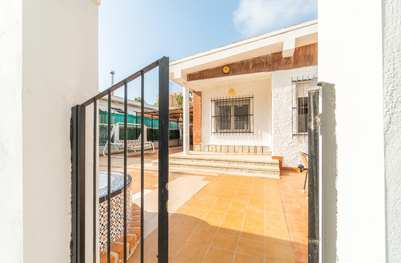 Resale - Townhouse - Torrevieja - Aguas Nuevas 1