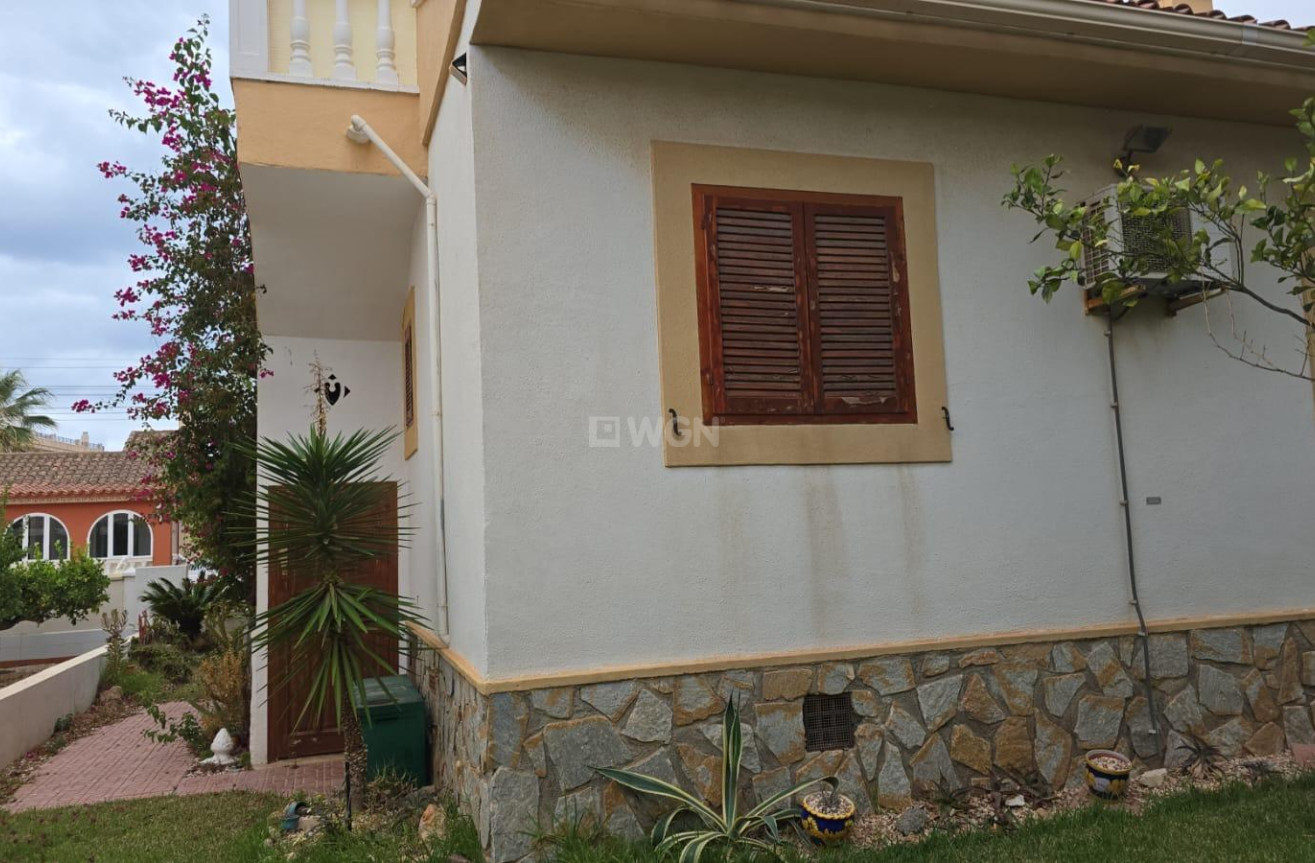 Resale - Villa - Orihuela Costa - Punta Prima