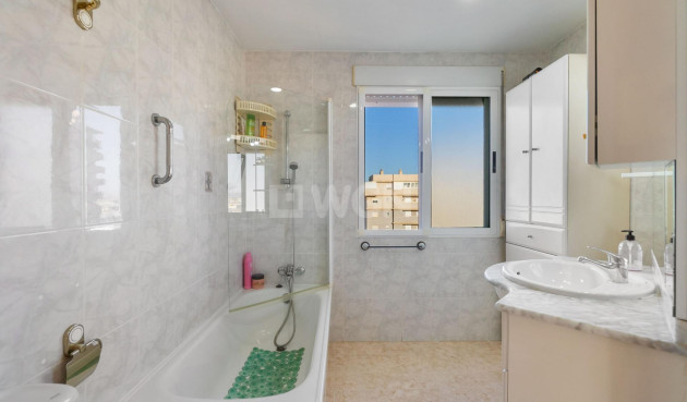 Resale - Apartment / flat - Torrevieja - Nueva Torrevieja