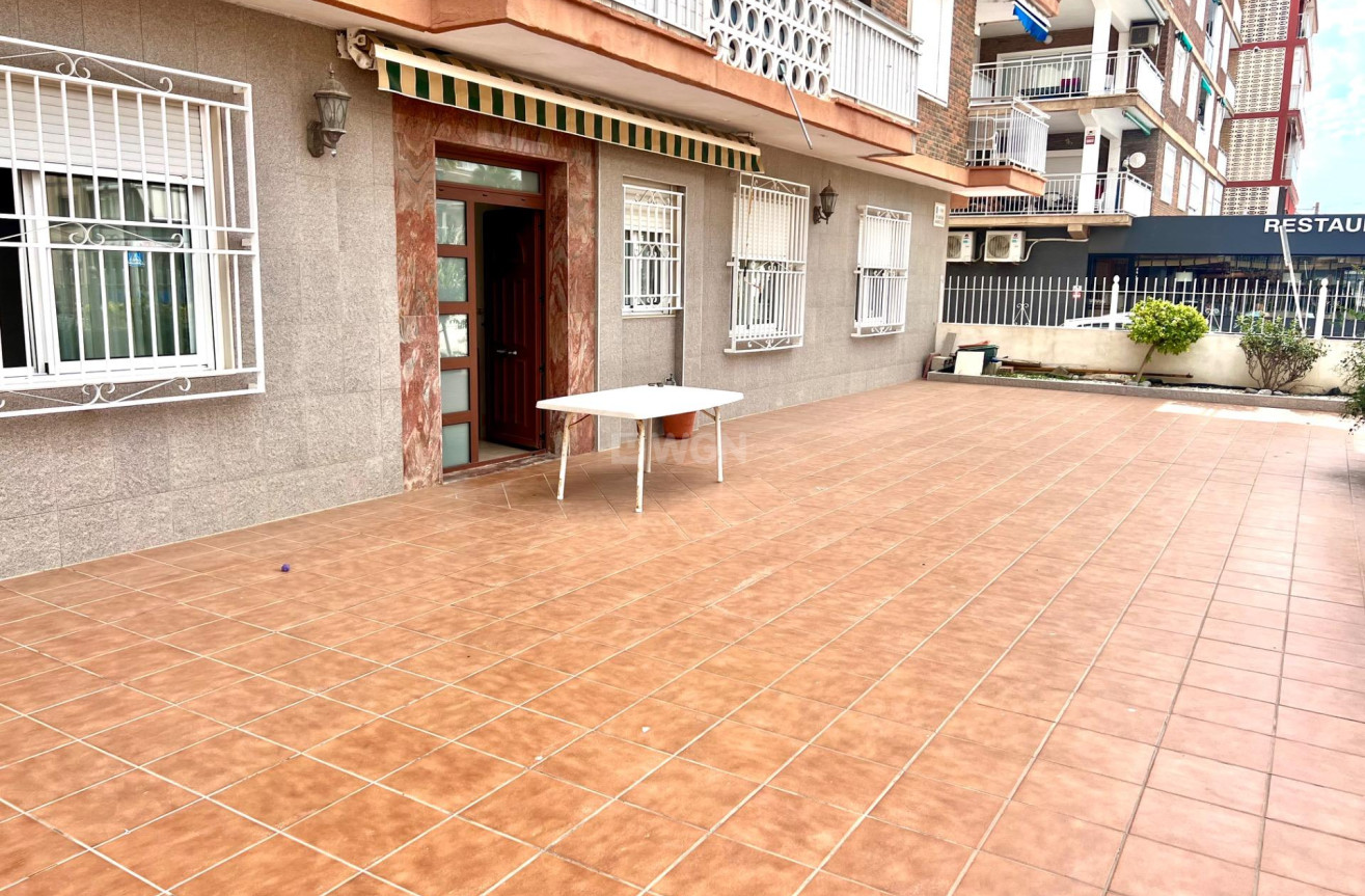 Resale - Apartment / flat - Torrevieja - Playa De Los Naufragos