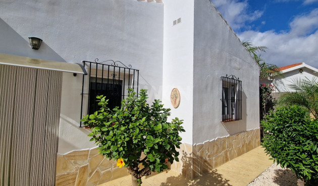 Resale - Villa - Alcaucín - Inland