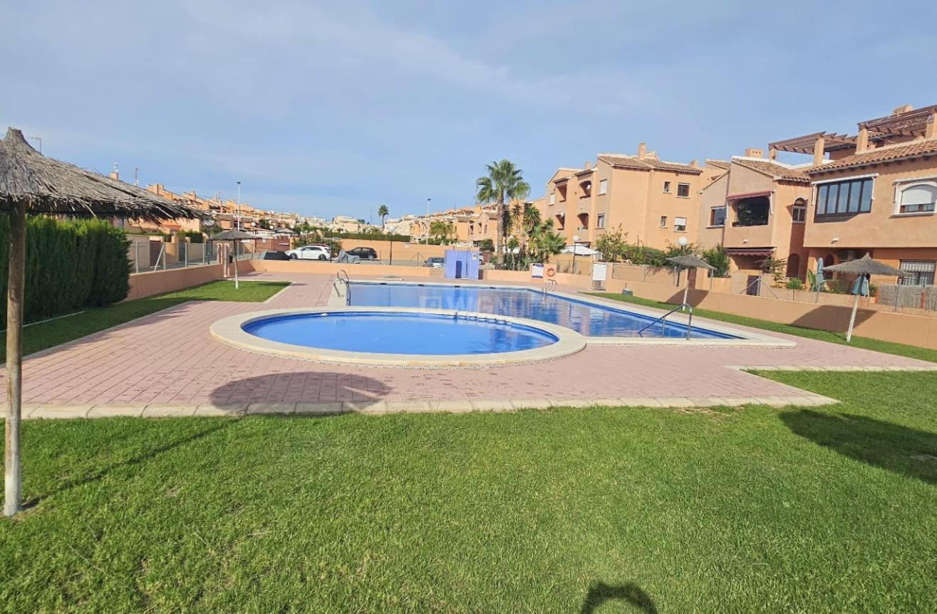 Resale - Apartment / flat - Torrevieja - aguas nuevas