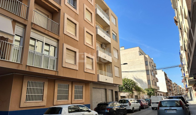 Resale - Apartment / flat - Torrevieja - Paseo Maritimo