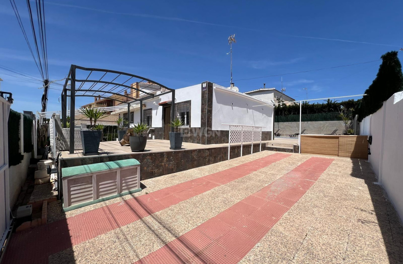 Reventa - Villa - Torrevieja - Los Balcones