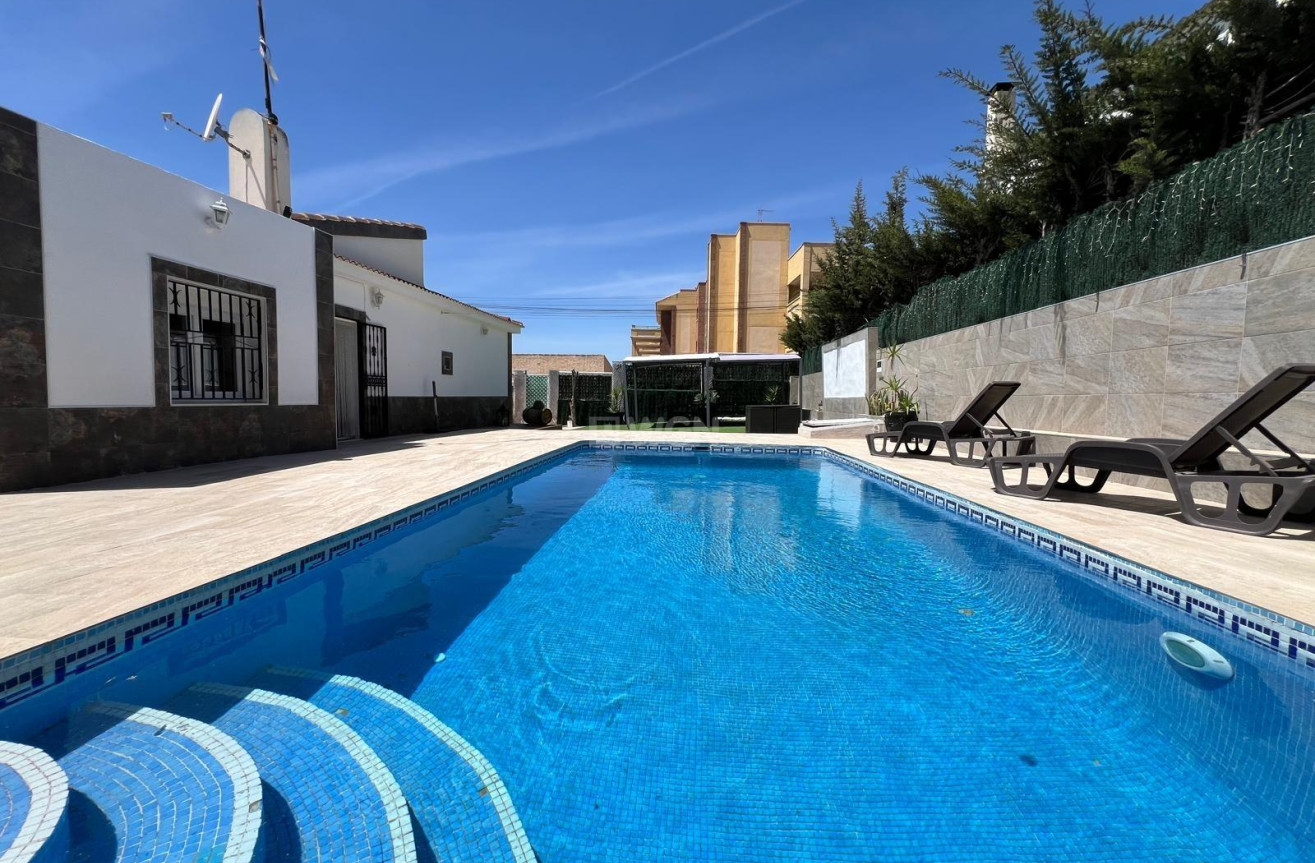 Reventa - Villa - Torrevieja - Los Balcones