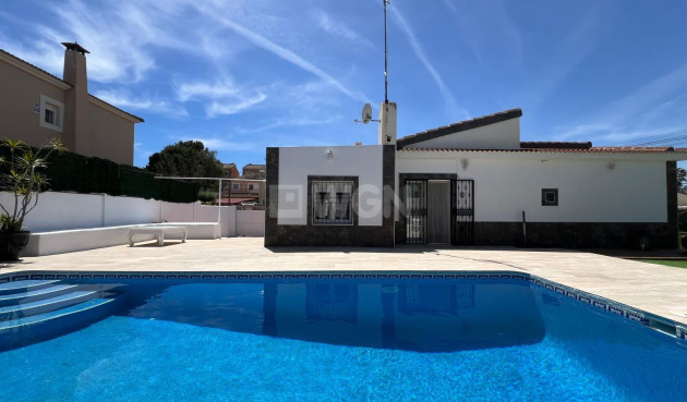 Reventa - Villa - Torrevieja - Los Balcones