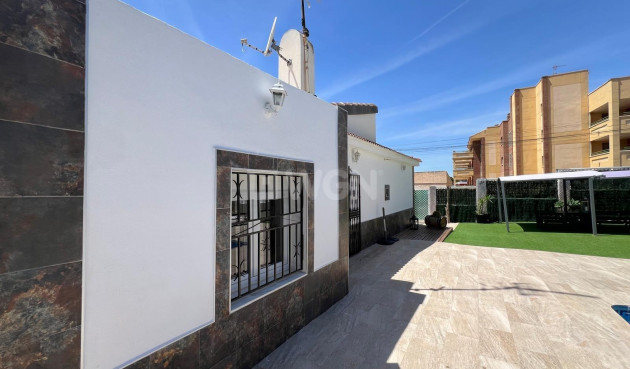 Reventa - Villa - Torrevieja - Los Balcones