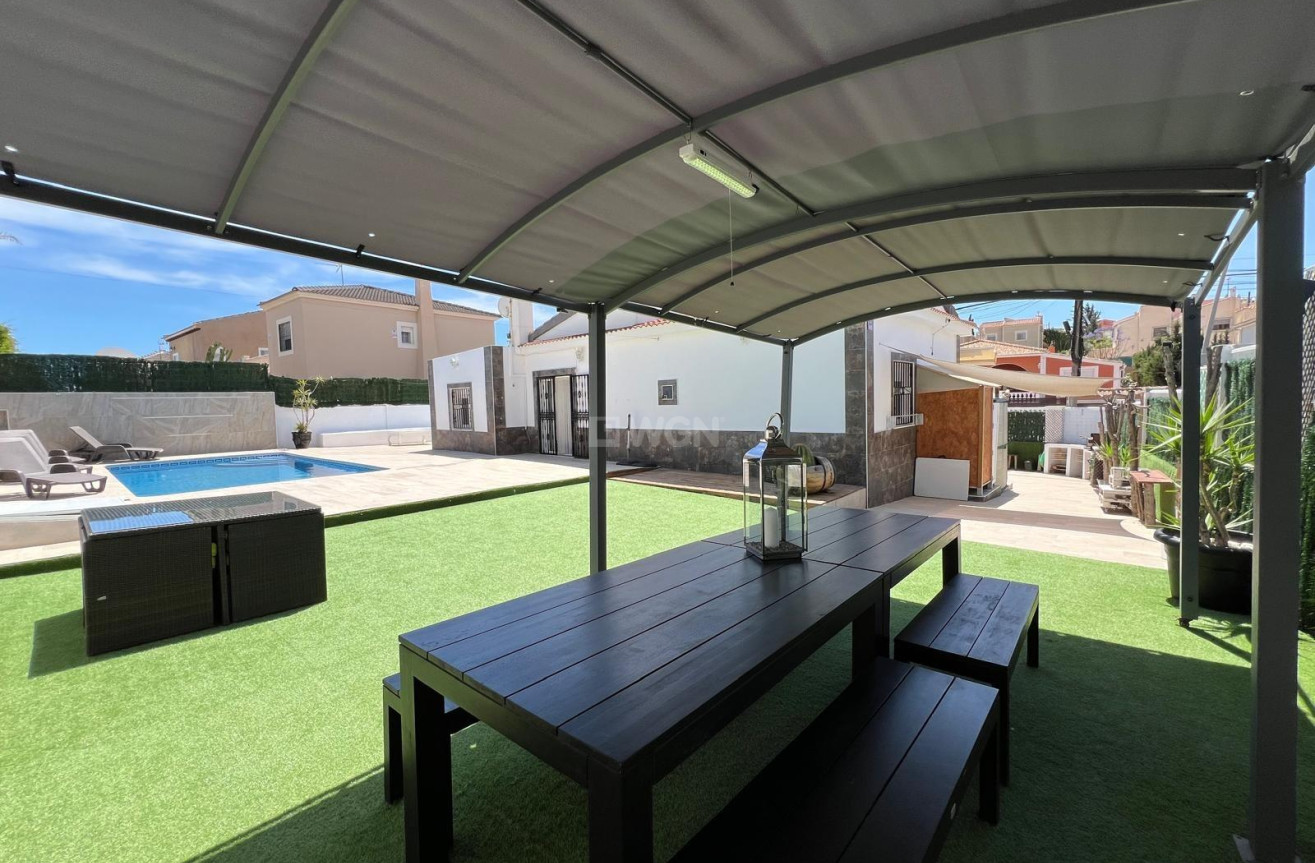 Reventa - Villa - Torrevieja - Los Balcones