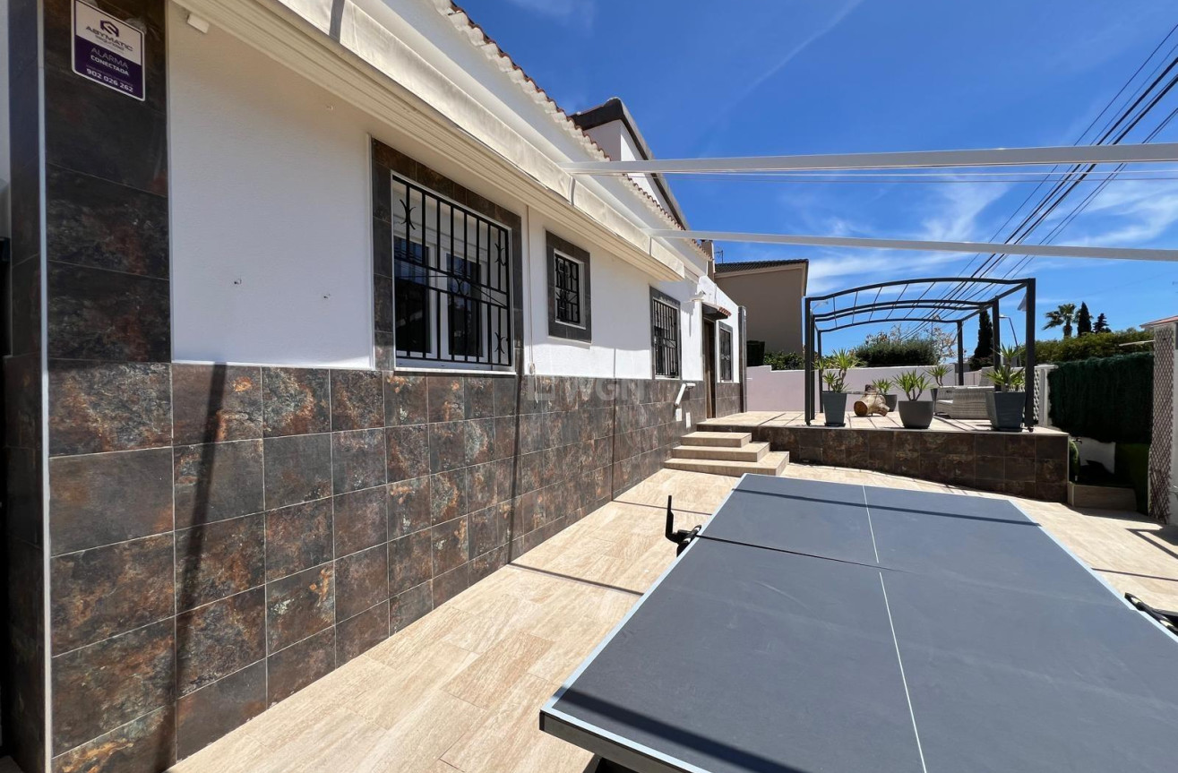 Reventa - Villa - Torrevieja - Los Balcones