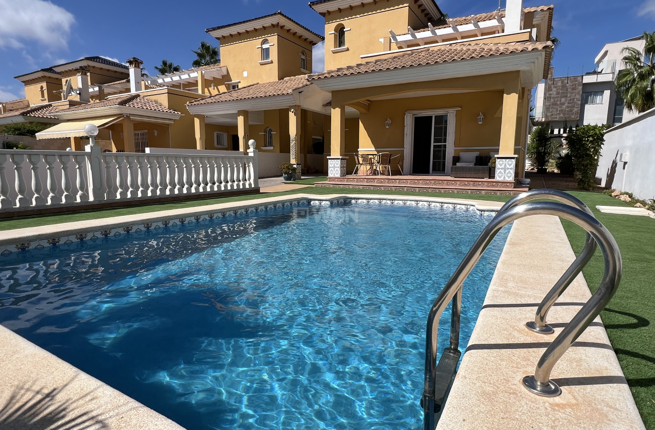 Resale - Villa - Orihuela Costa - Costa Blanca