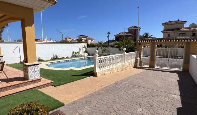 Resale - Villa - Orihuela Costa - Costa Blanca