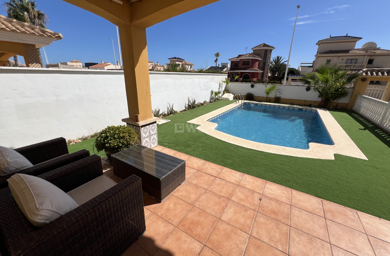 Resale - Villa - Orihuela Costa - Costa Blanca