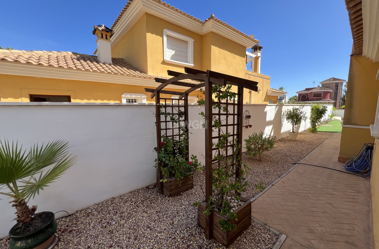 Resale - Villa - Orihuela Costa - Costa Blanca