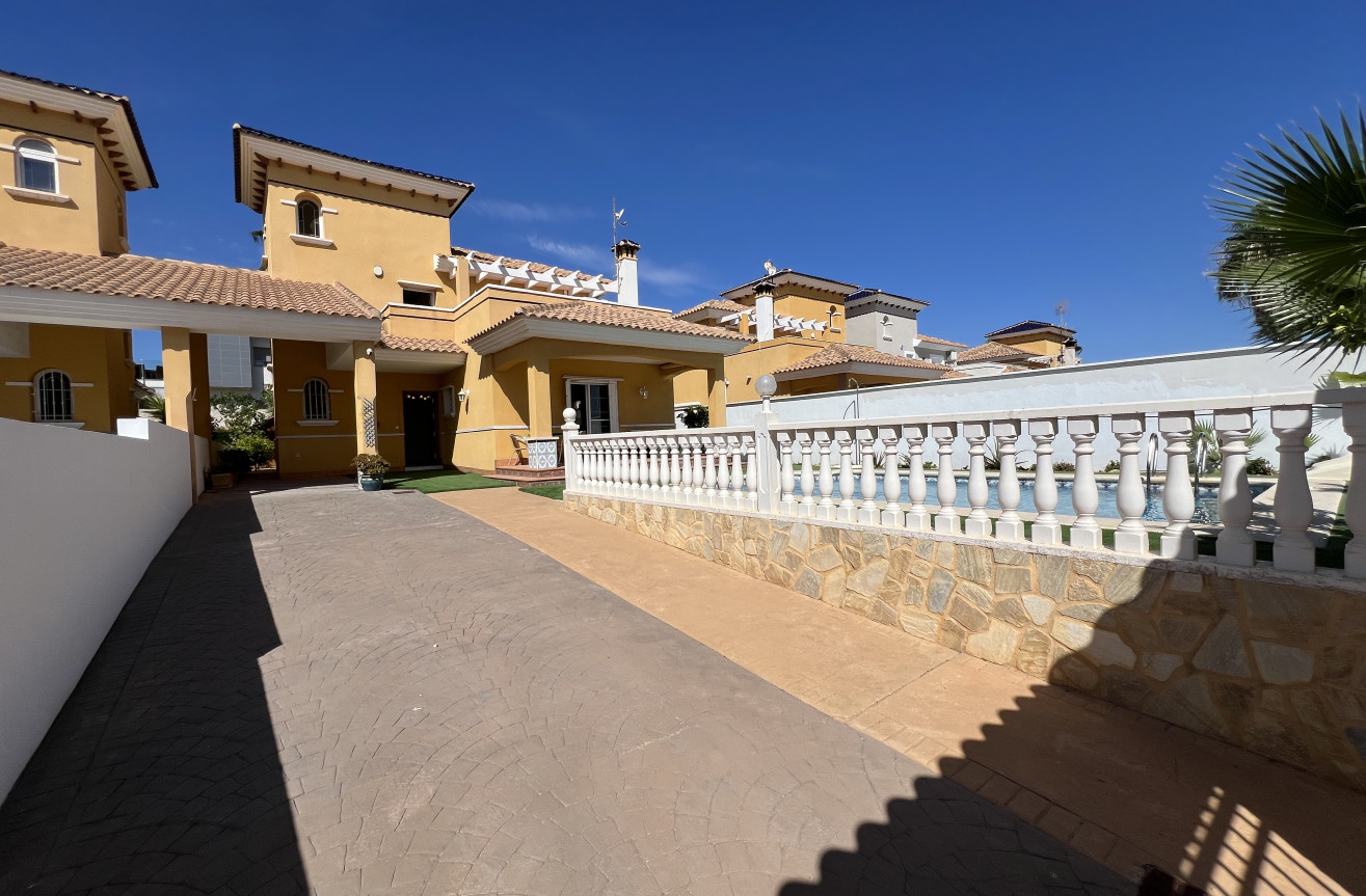 Resale - Villa - Orihuela Costa - Costa Blanca