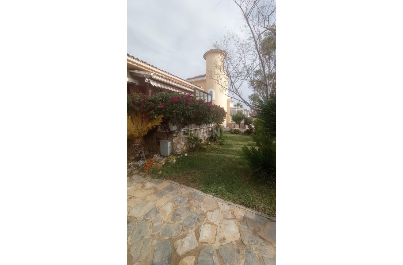 Resale - Villa - Orihuela Costa - Punta Prima