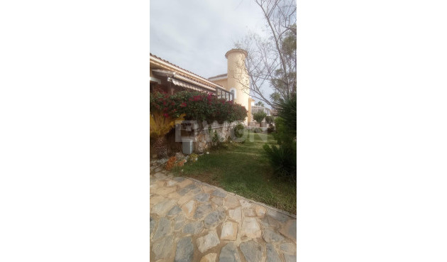 Resale - Villa - Orihuela Costa - Punta Prima