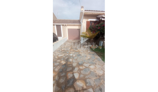 Resale - Villa - Orihuela Costa - Punta Prima