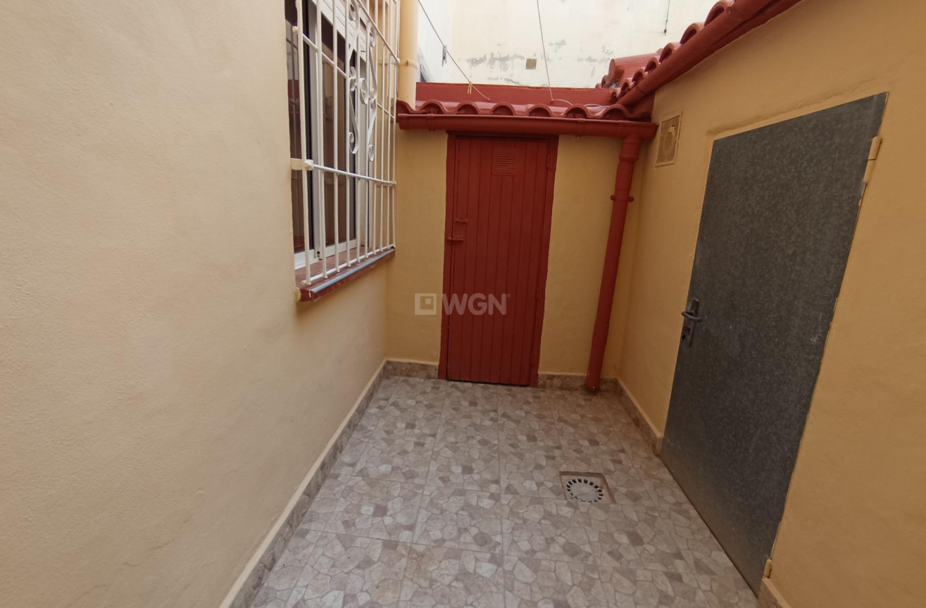 Resale - Apartment / flat - Torrevieja - El Limonar