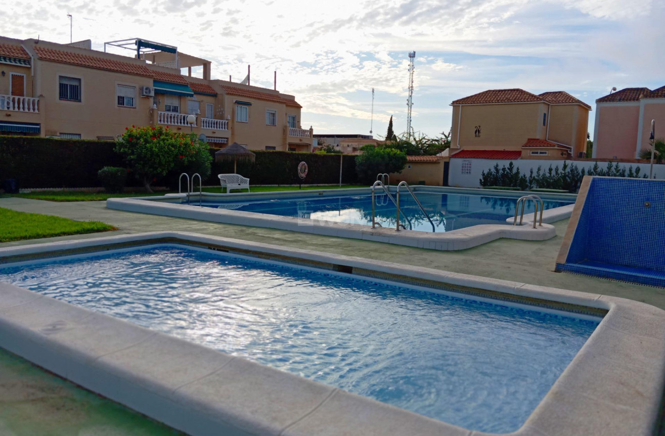 Resale - Apartment / flat - Torrevieja - El Limonar