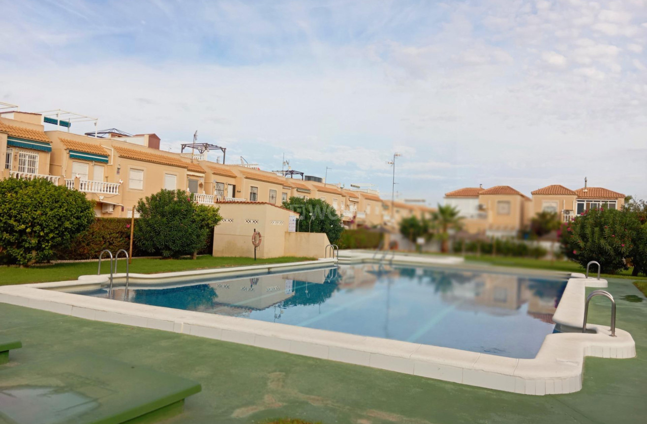 Resale - Apartment / flat - Torrevieja - El Limonar