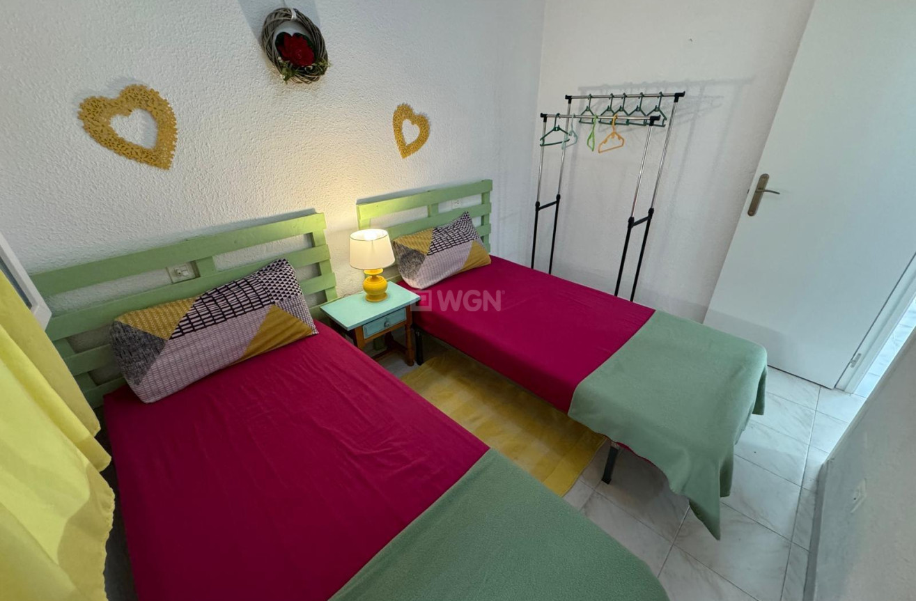 Resale - Bungalow - Torrevieja - Playa De Los Naufragos