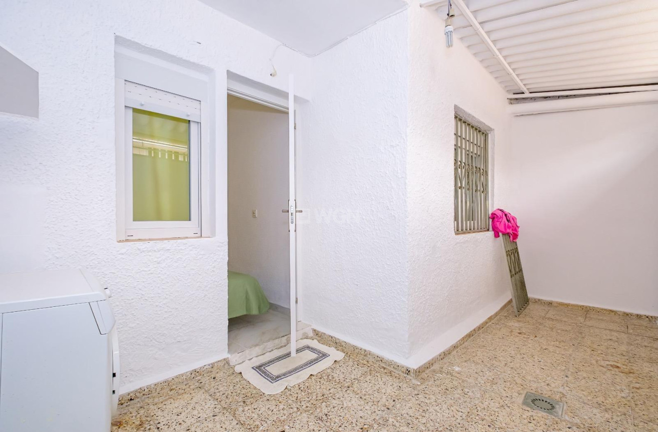 Resale - Bungalow - Torrevieja - Playa De Los Naufragos