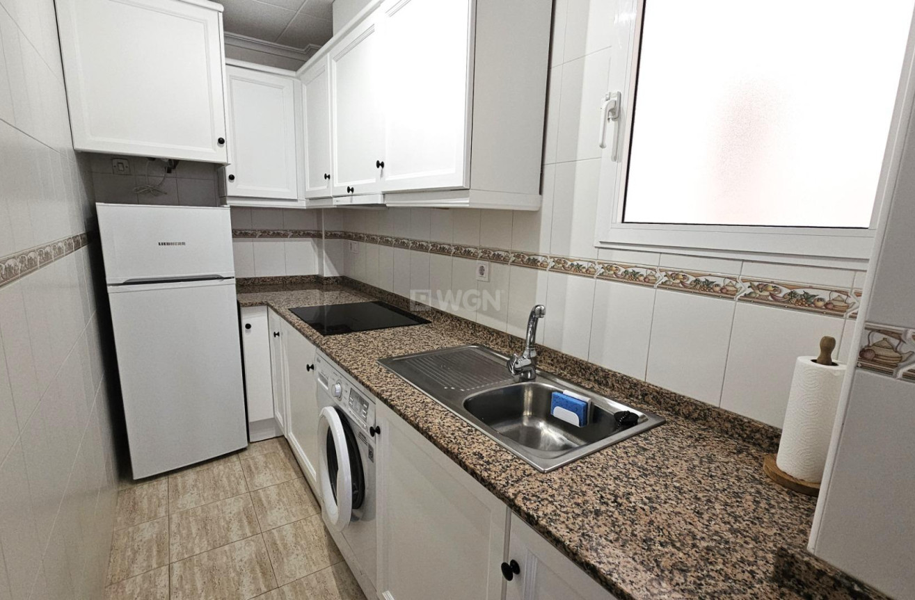 Resale - Apartment / flat - Torrevieja - Estacion De Autobuses