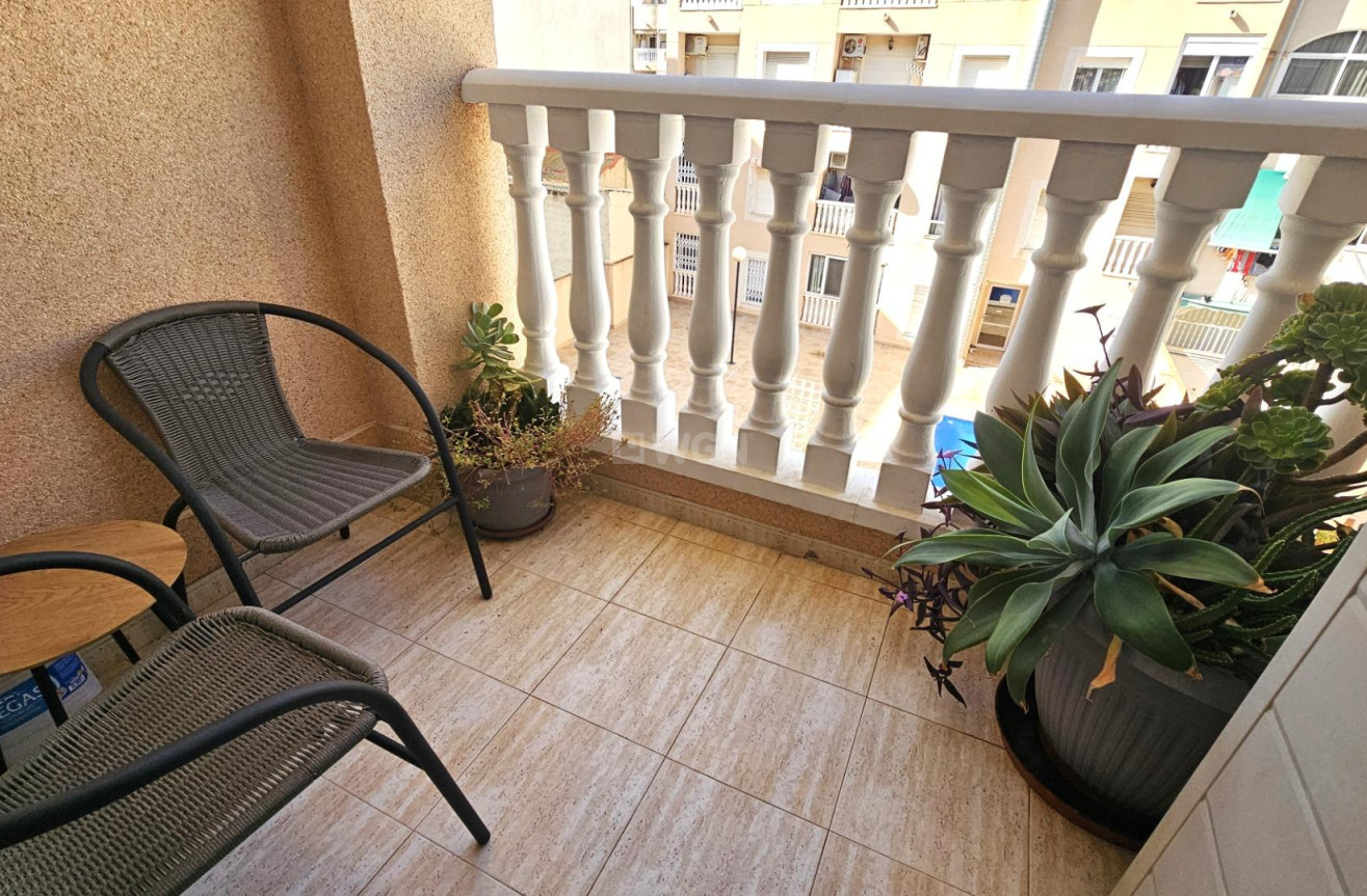 Resale - Apartment / flat - Torrevieja - Estacion De Autobuses