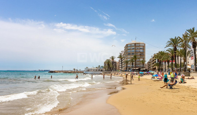 Odsprzedaż - Mieszkanie w bloku - Torrevieja - Playa del Cura